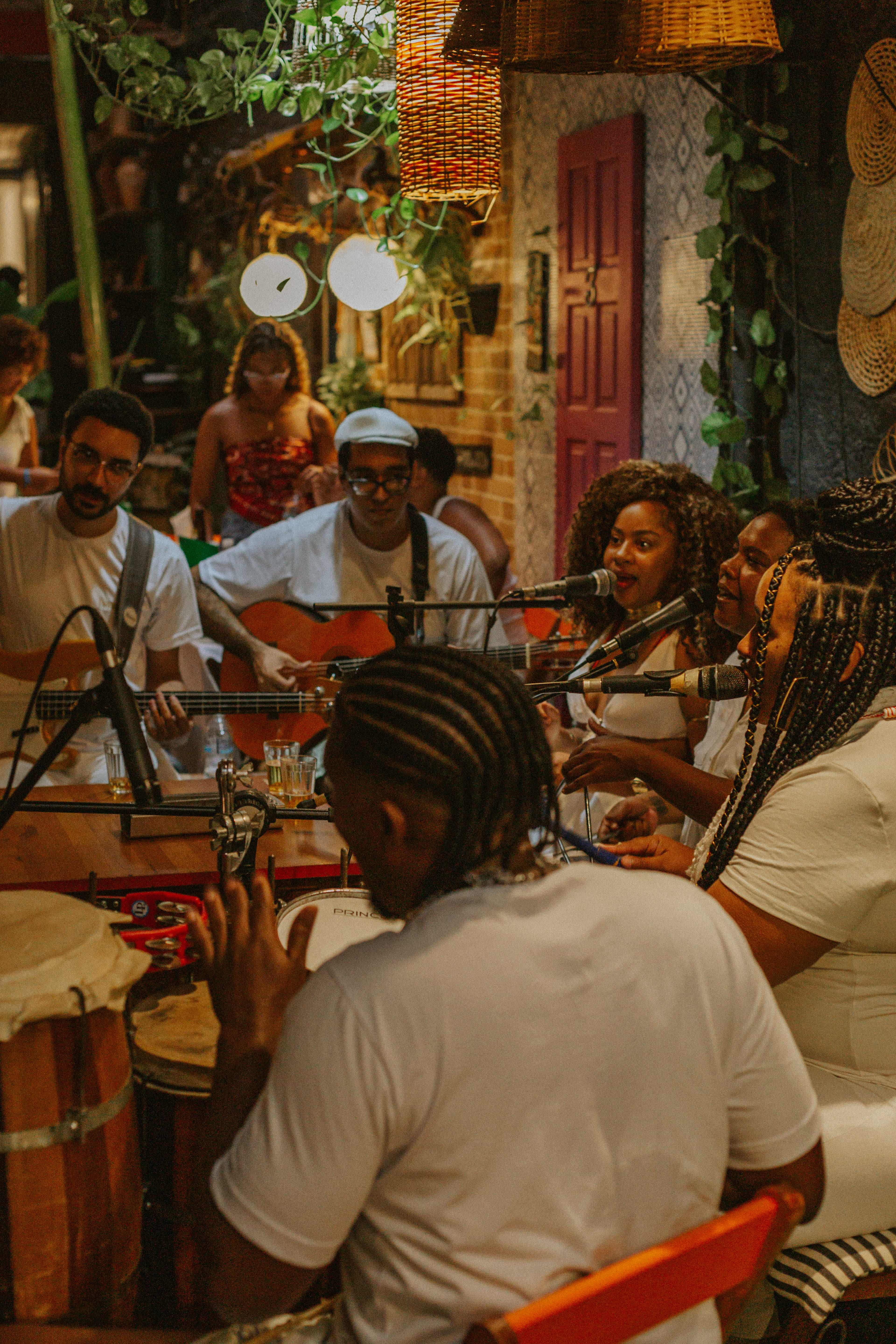 Dois de Fevereiro no BOMBAR – Som das Águas