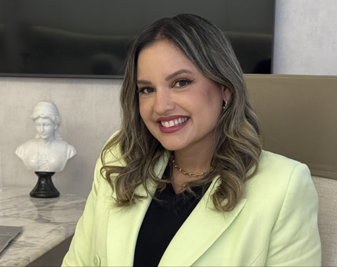 ​A Voz de Salto Alto recebe a dermatologista Viviane Boccanera em programa especial na Web Rádio Coisas da Dina