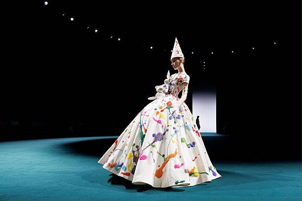 ​Baiano Jorge Dorsinville assina direção de movimento em desfile de alta-costura em Paris