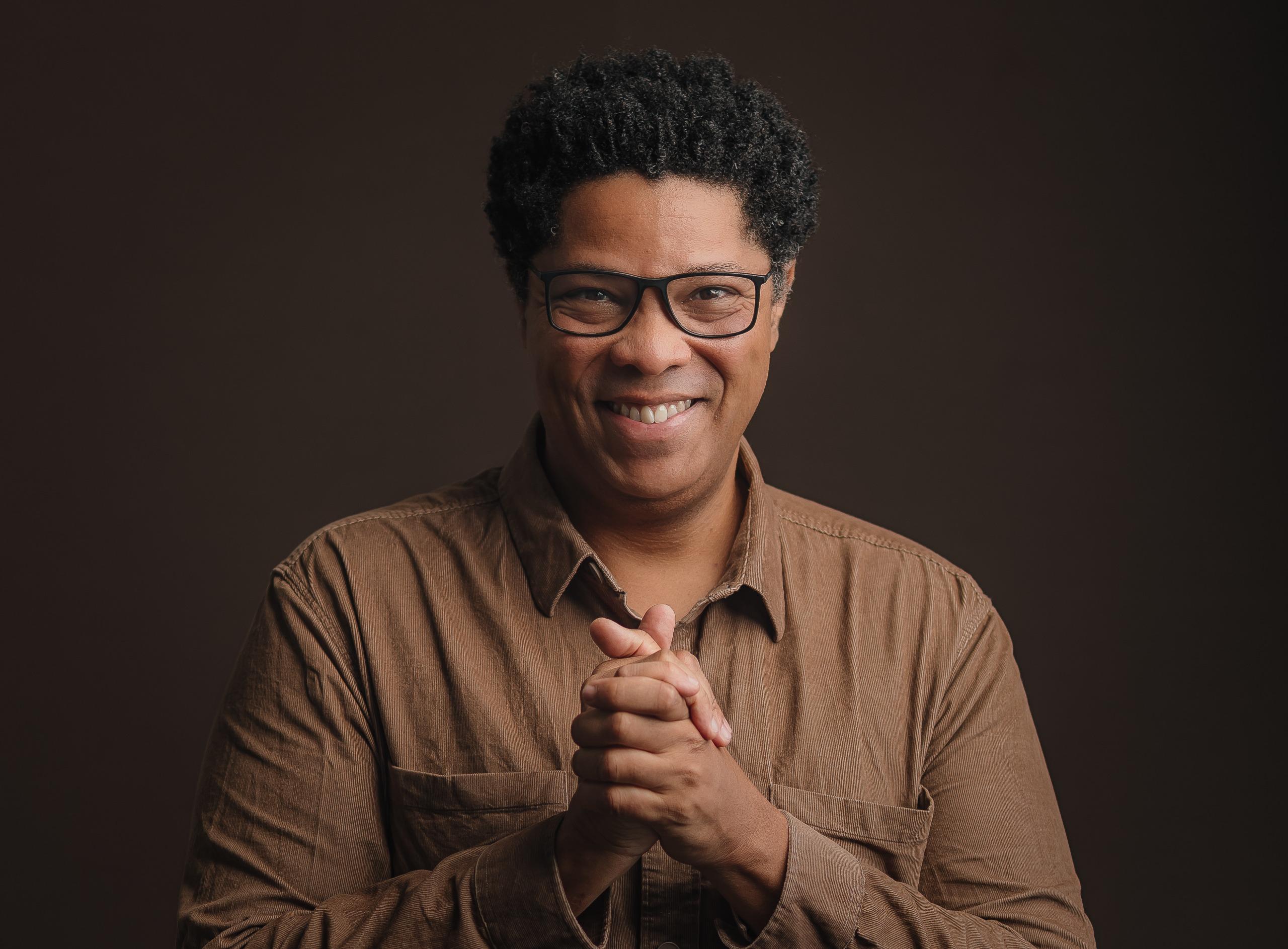 Elísio Lopes Jr. participa do Festival de Literatura do Salvador e debate narrativas negras no audiovisual