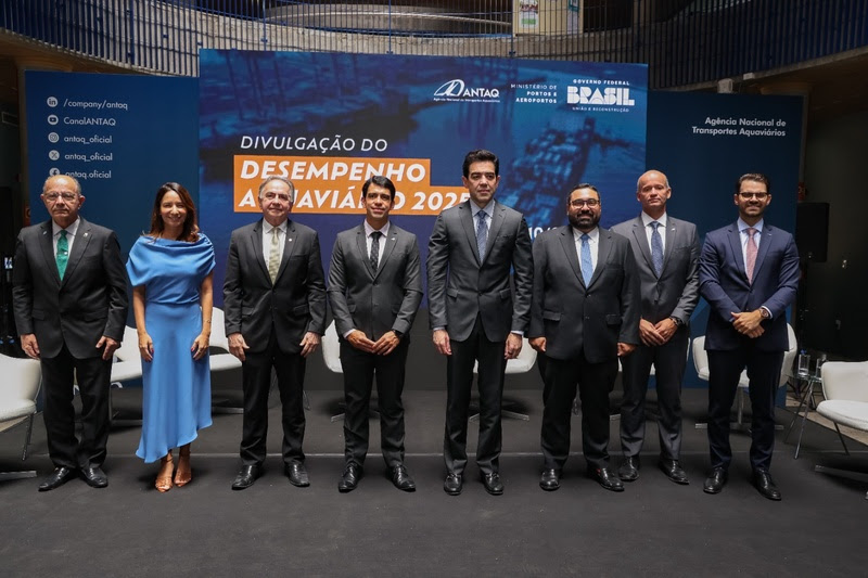 ​Portos brasileiros batem recorde histórico e movimentam 1,4 bilhão de toneladas em 2025, aponta Antaq