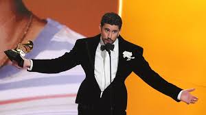 ​  Grammy Awards 2026: Bad Bunny faz história e grandes nomes brilham em Los Angeles