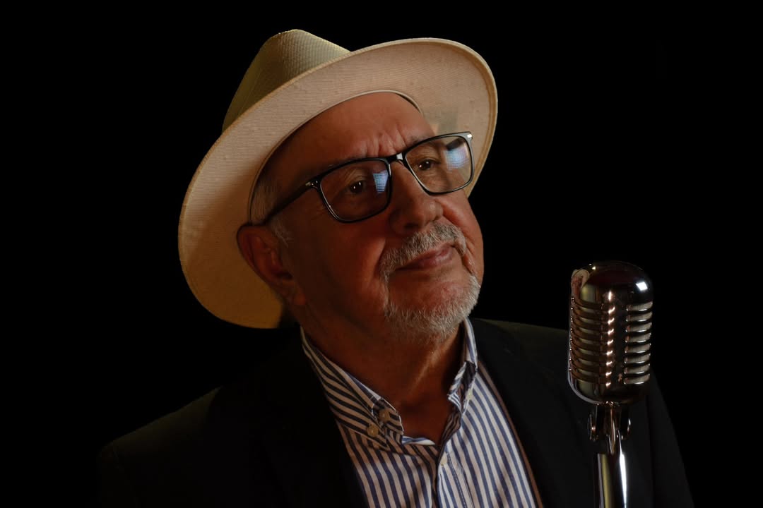 ​ Paulo Roberto Ramos leva ao palco histórias, música e memória no Teatro SESI Rio Vermelho