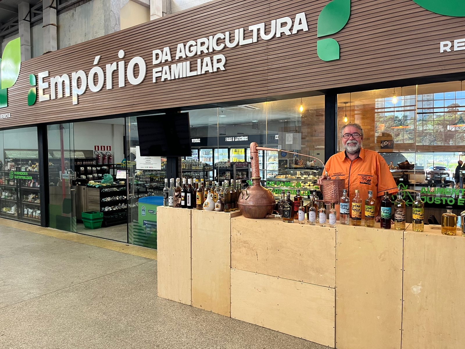 ​Salvador ganha confraria dedicada à cultura da cachaça