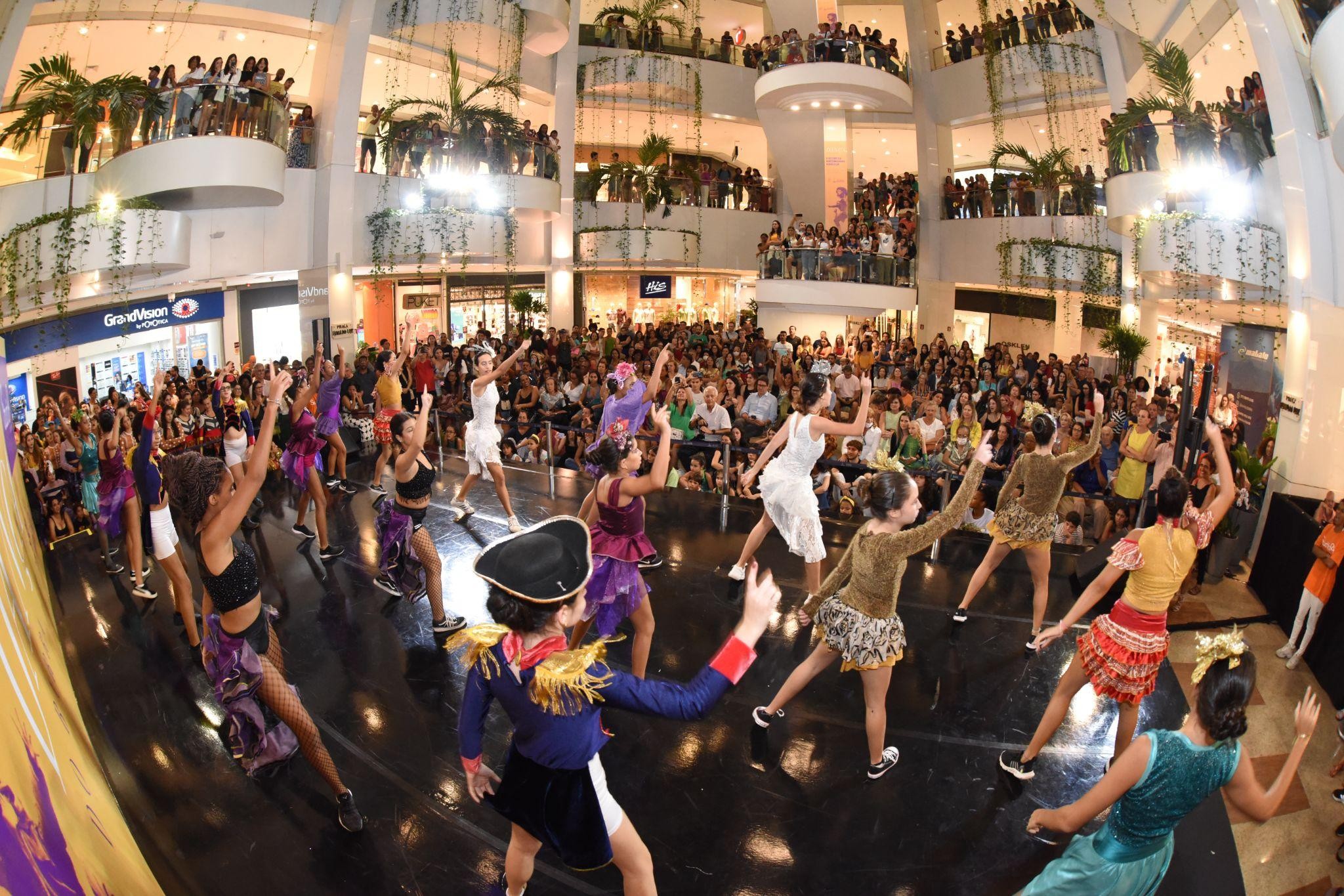 Semana da Dança movimenta o Shopping Barra e transforma o espaço em palco aberto ao público