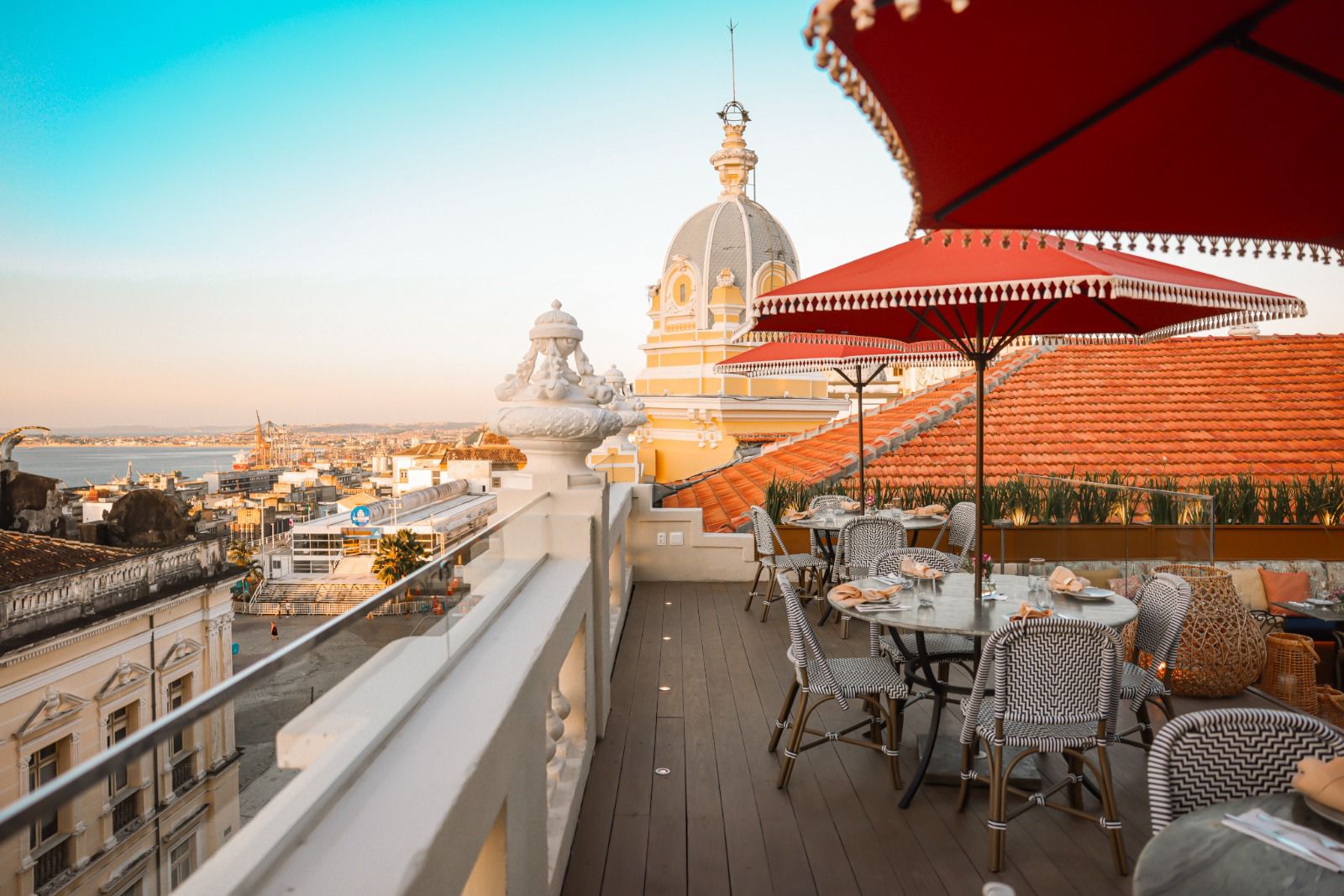 ​Palacete Tirachapéu funciona como ponto de apoio para foliões no Carnaval, com gastronomia e programação musical