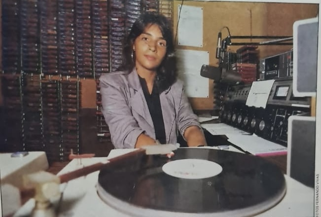 O amor pelo rádio. Por Dina Rachid